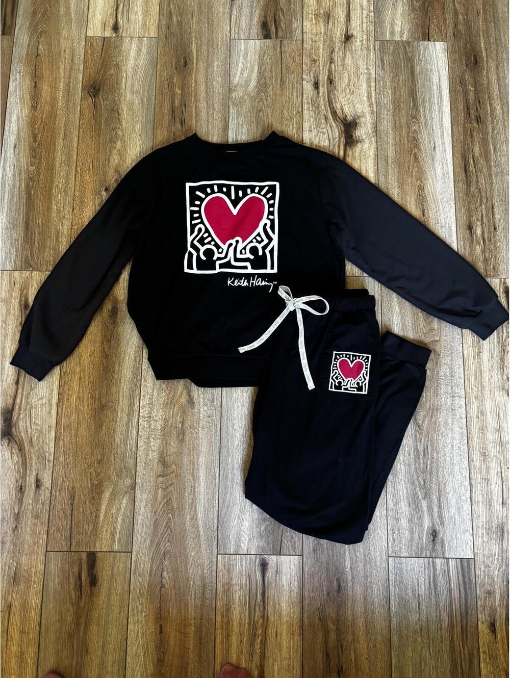 Keith Haring Womens Sweatsuit Set Medium Black Heart Graphic Sweatshirt Joggers